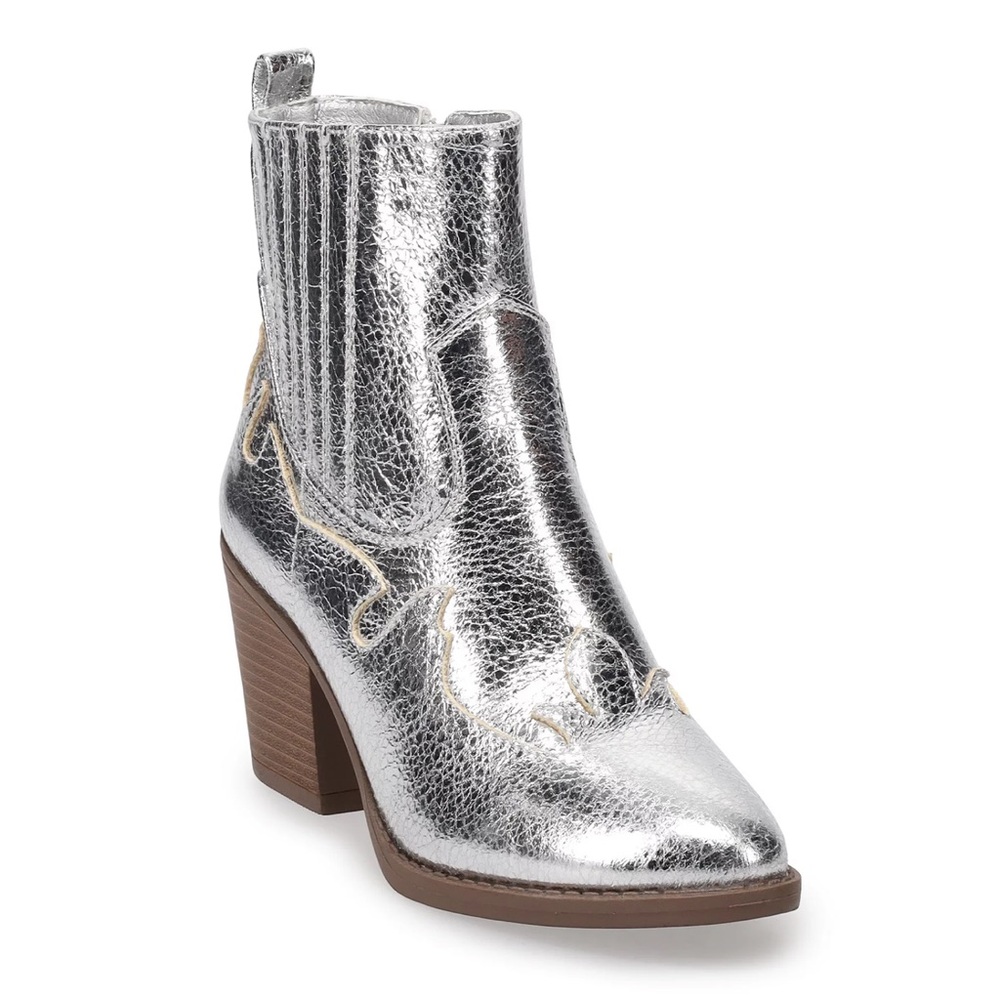 Women’s cowgirl boots